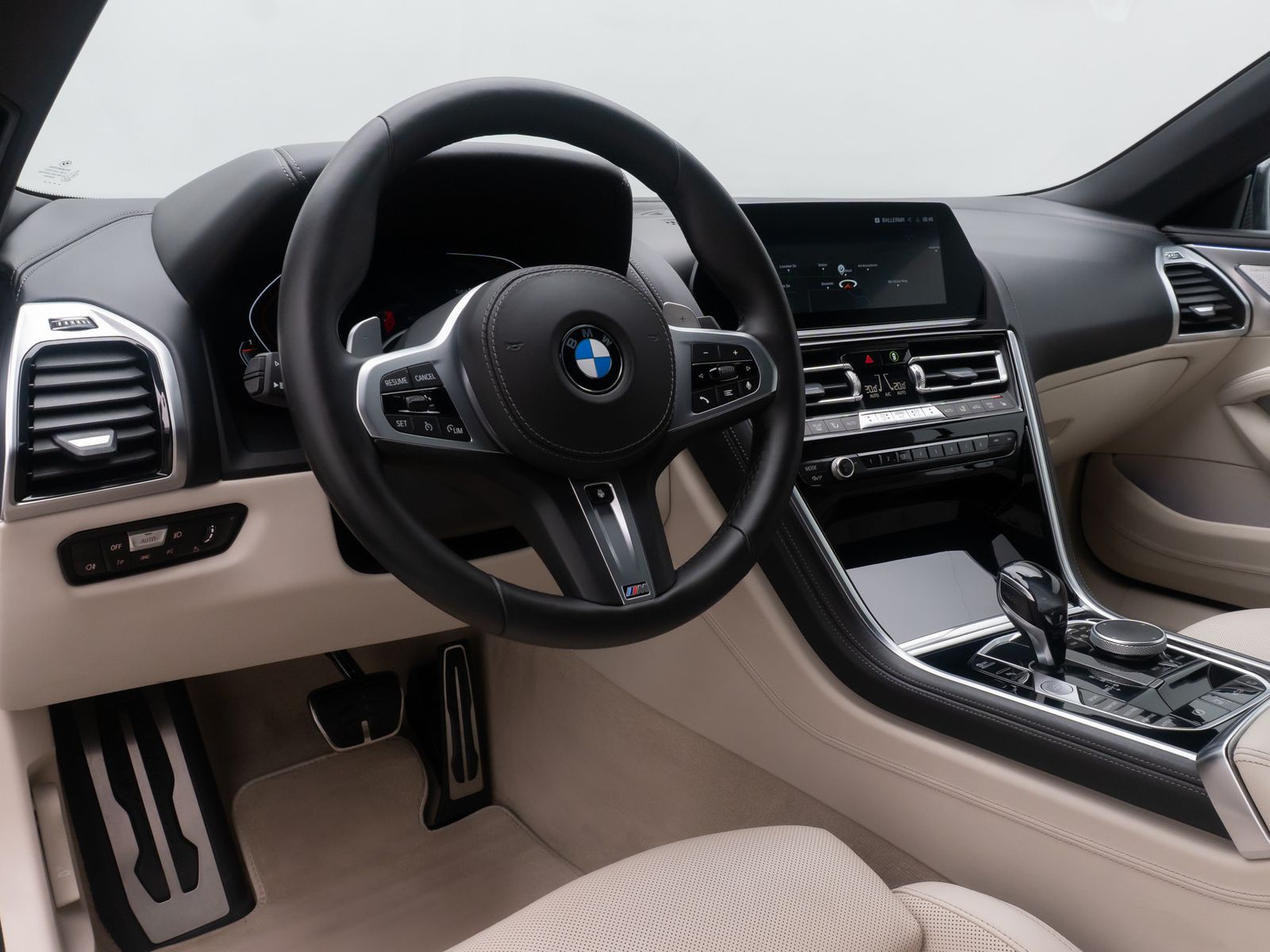 Fahrzeugabbildung BMW 840d xD Cabrio Individual B&W SoftClos HUD VOLL