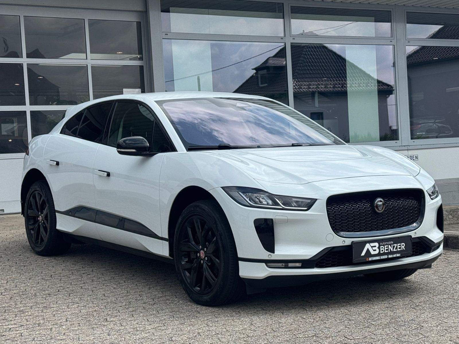 Fahrzeugabbildung Jaguar I-PACE 400 AWD/Black-Pack/CarPlay/MERIDIAN/89,6%