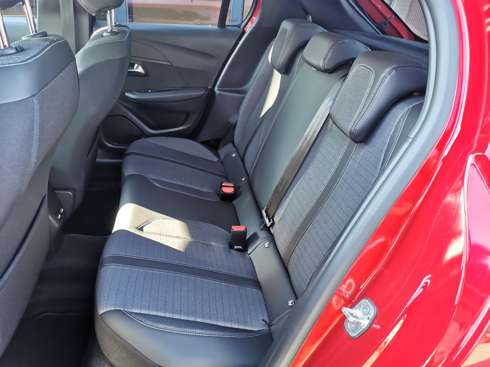 Fahrzeugabbildung Peugeot 208 Allure Pack*Sitzhzg*PDC hi+Cam*LED*Navi*