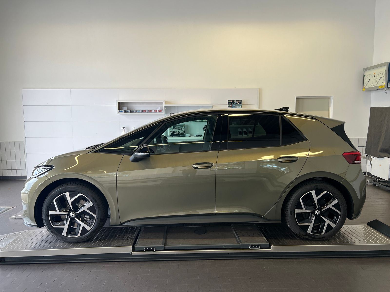 Fahrzeugabbildung Volkswagen ID.3 NEO Life 50 kWh *19" LM-Felge, Ganzjahresre