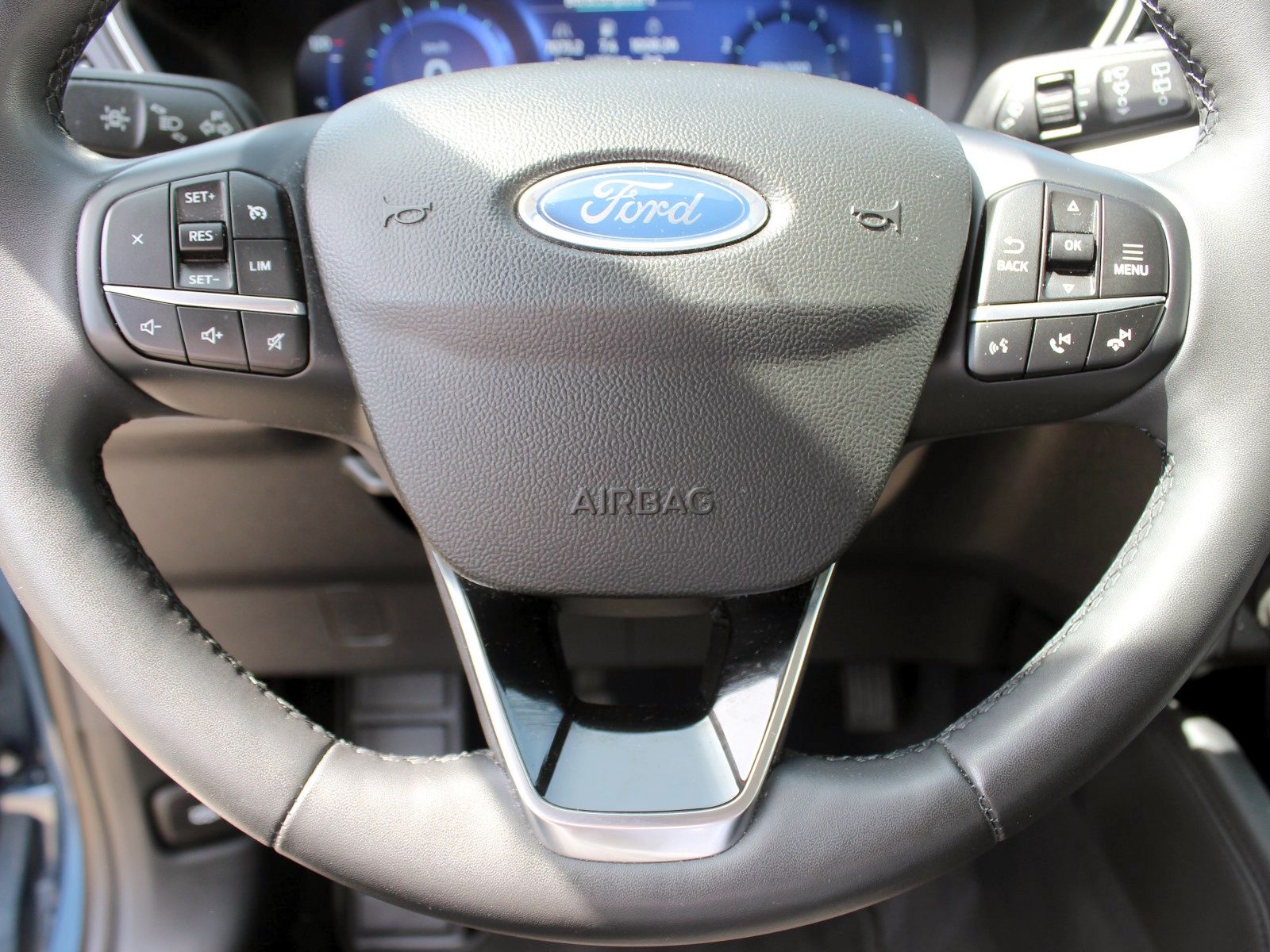 Fahrzeugabbildung Ford Kuga Titanium 1,5 EcoBoost Start/Stopp