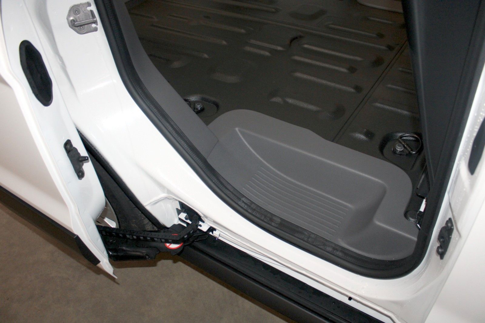 Fahrzeugabbildung Ford Transit Connect TREND L1 KLIMA 3-Sitzer PDC AHK