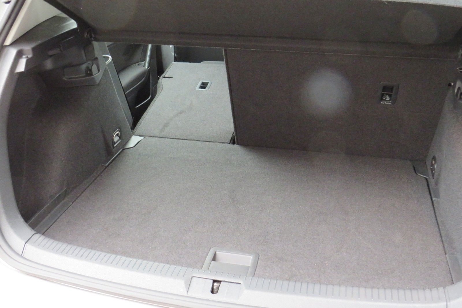 Fahrzeugabbildung Volkswagen Golf VII LIM. SITZH. TELVOR 8-FACH 4T. PDC 1.HD