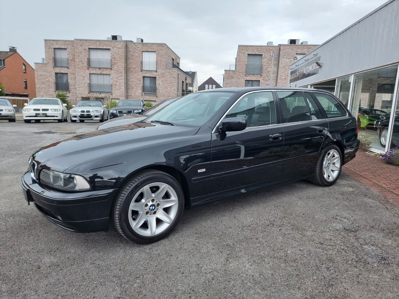 Fahrzeugabbildung BMW 530i Exclusive touring/2. Hand/1A Zust.+Historie