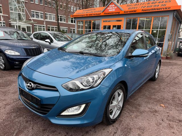 Hyundai i30 1.4 KLIMAAUTOMATIK/SHZ/PDC/LEDER/8xALUFELGEN