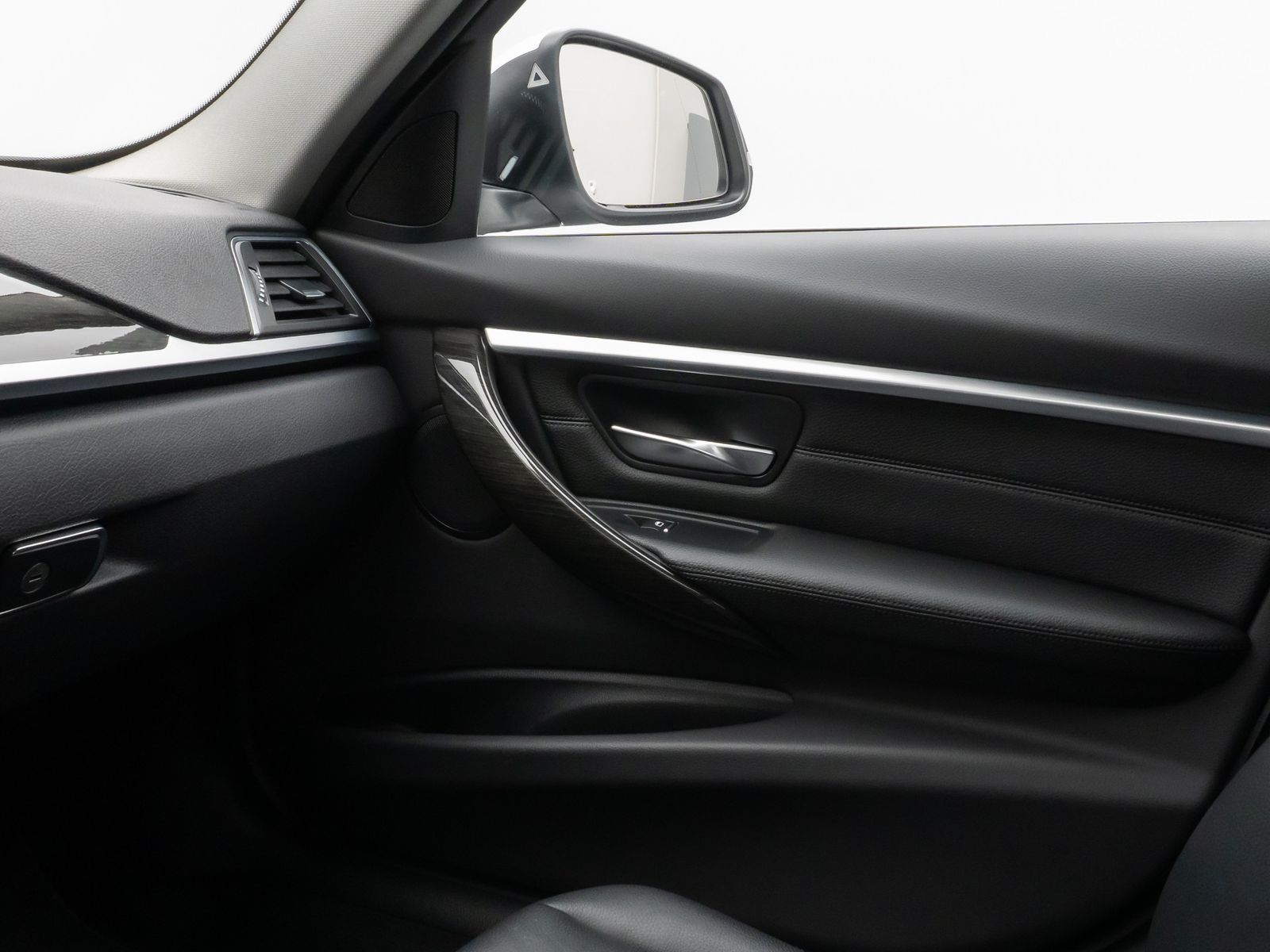 Fahrzeugabbildung BMW 320d Luxury Line Kamera HUD HiFi Stop&Go Komfort