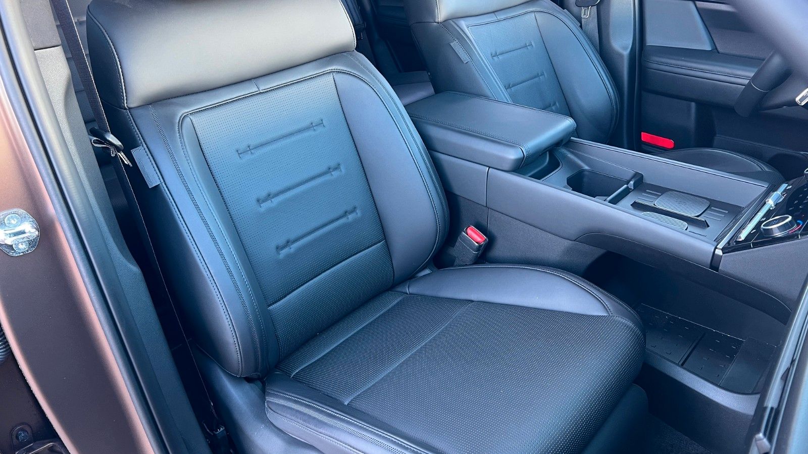 Fahrzeugabbildung Hyundai SANTA FE 1.6T-GDI HEV Blackline *Standhzg*AHK*