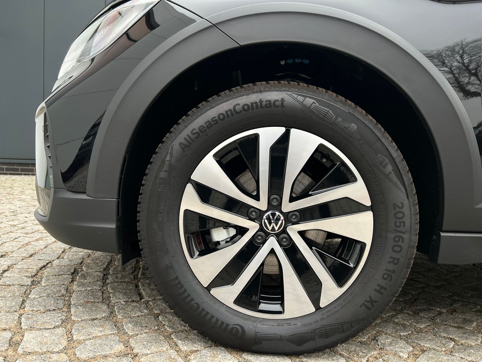 Fahrzeugabbildung Volkswagen Taigo  ENERGY 1.0 TSI DSG *AHK, Ganzjahresreifen