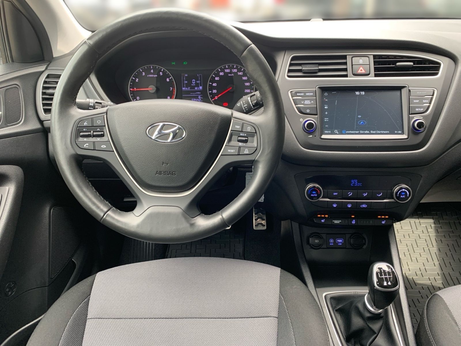 Fahrzeugabbildung Hyundai i20 Active 1.0 Trend Navi Kamera Sitzheizung