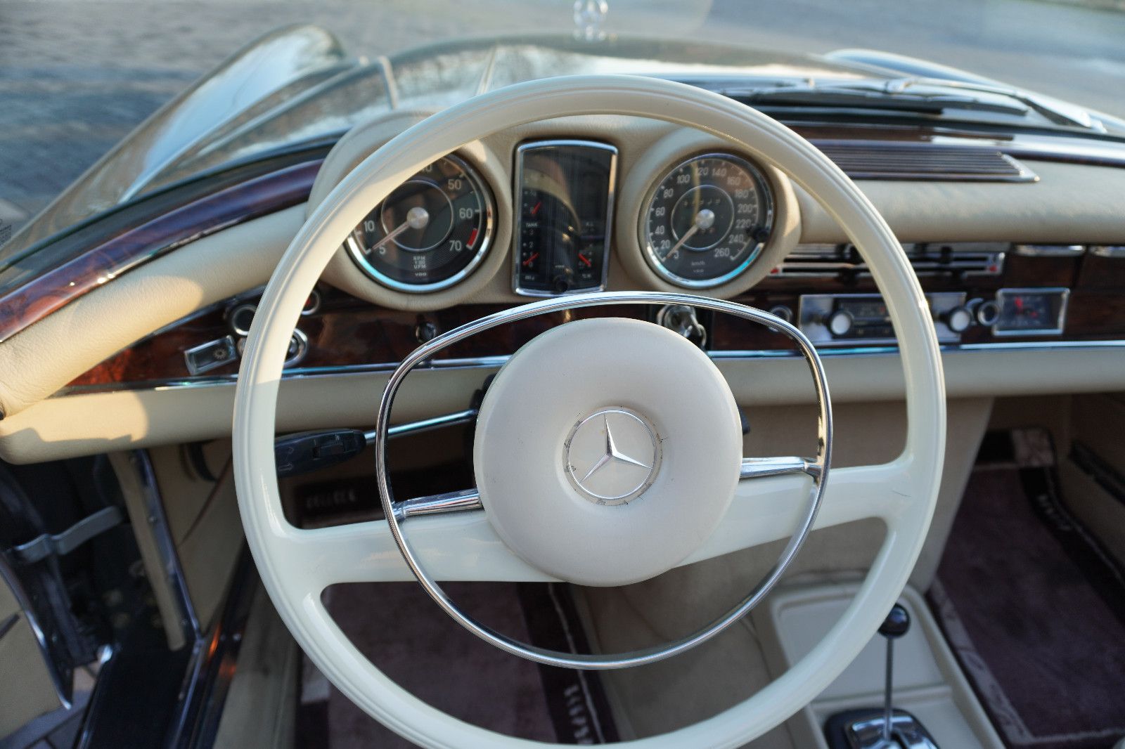 Fahrzeugabbildung Mercedes-Benz 280 SE 3,5 Cabriolet Conversion