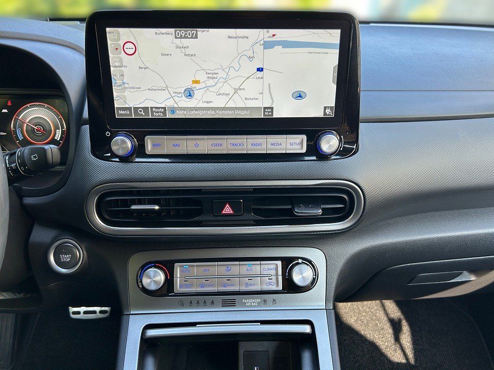 Fahrzeugabbildung Hyundai KONA EV 64kWh TREND NAV/ASSIST-P AHK 1HD HUD+LED