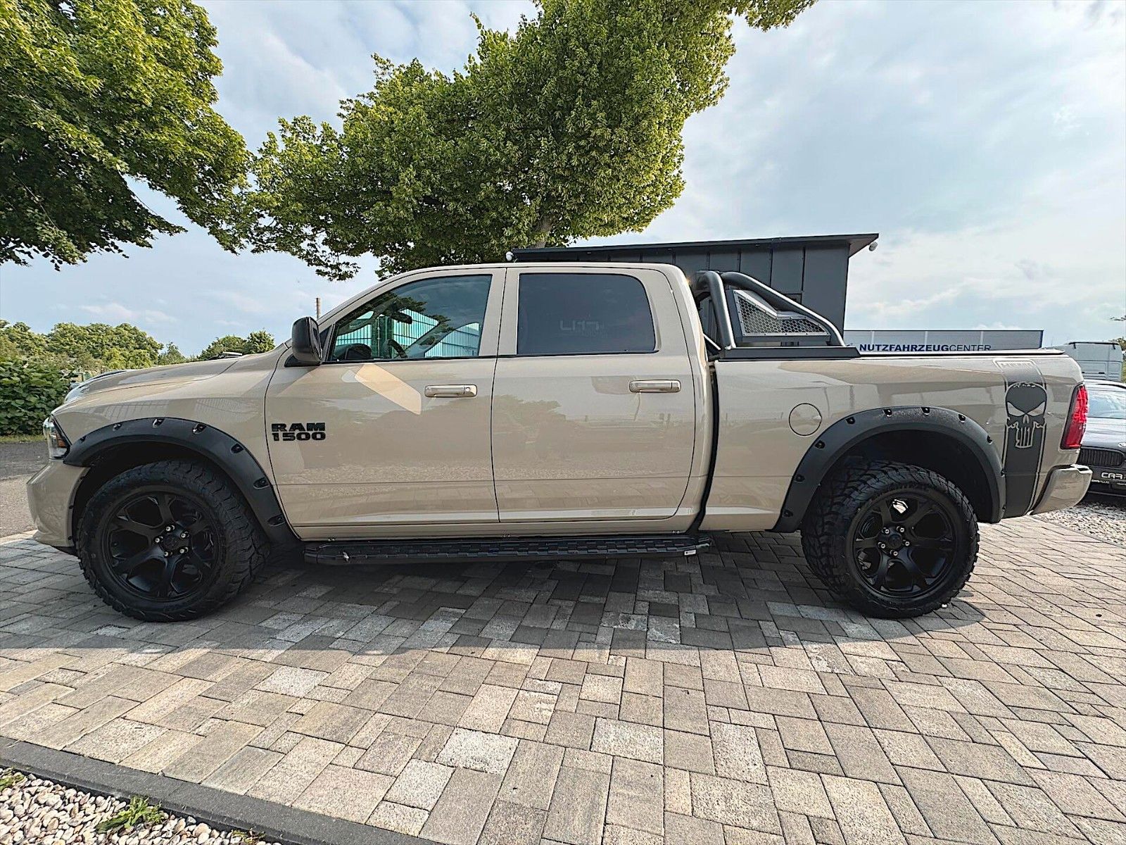 Fahrzeugabbildung Dodge RAM 5.7 V8 HEMI Night PUNISHER 4x4 LONGBED 19%