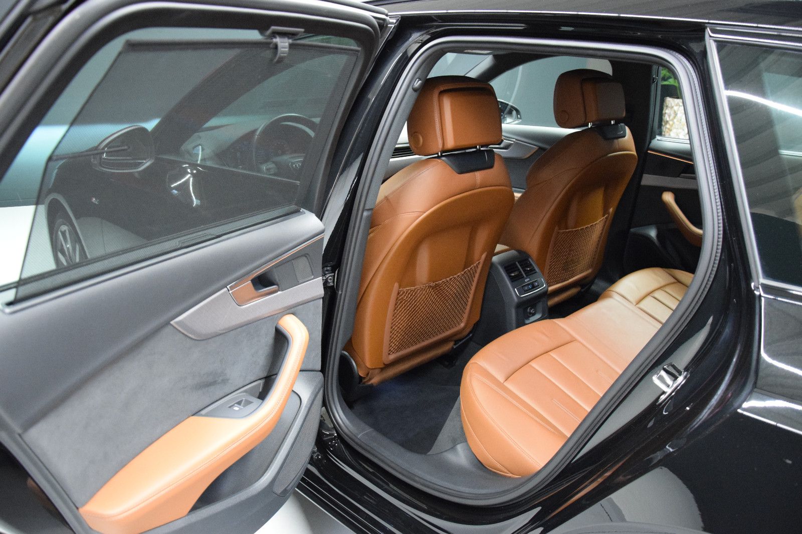 Fahrzeugabbildung Audi A4 Avant 40 TDI S line MATRIX 3-Zonen ACC
