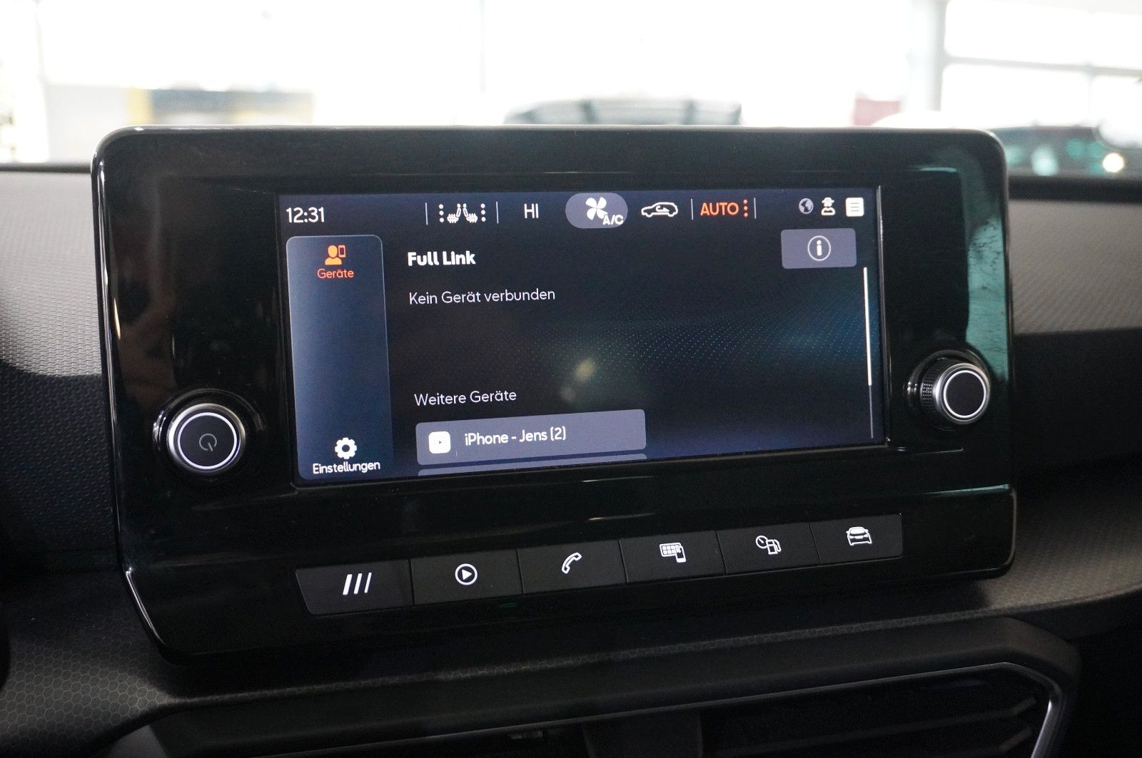 Fahrzeugabbildung SEAT Leon ST 1.0 E-TSI STYLE DSG NAVI/LED/KAMERA/DAB+