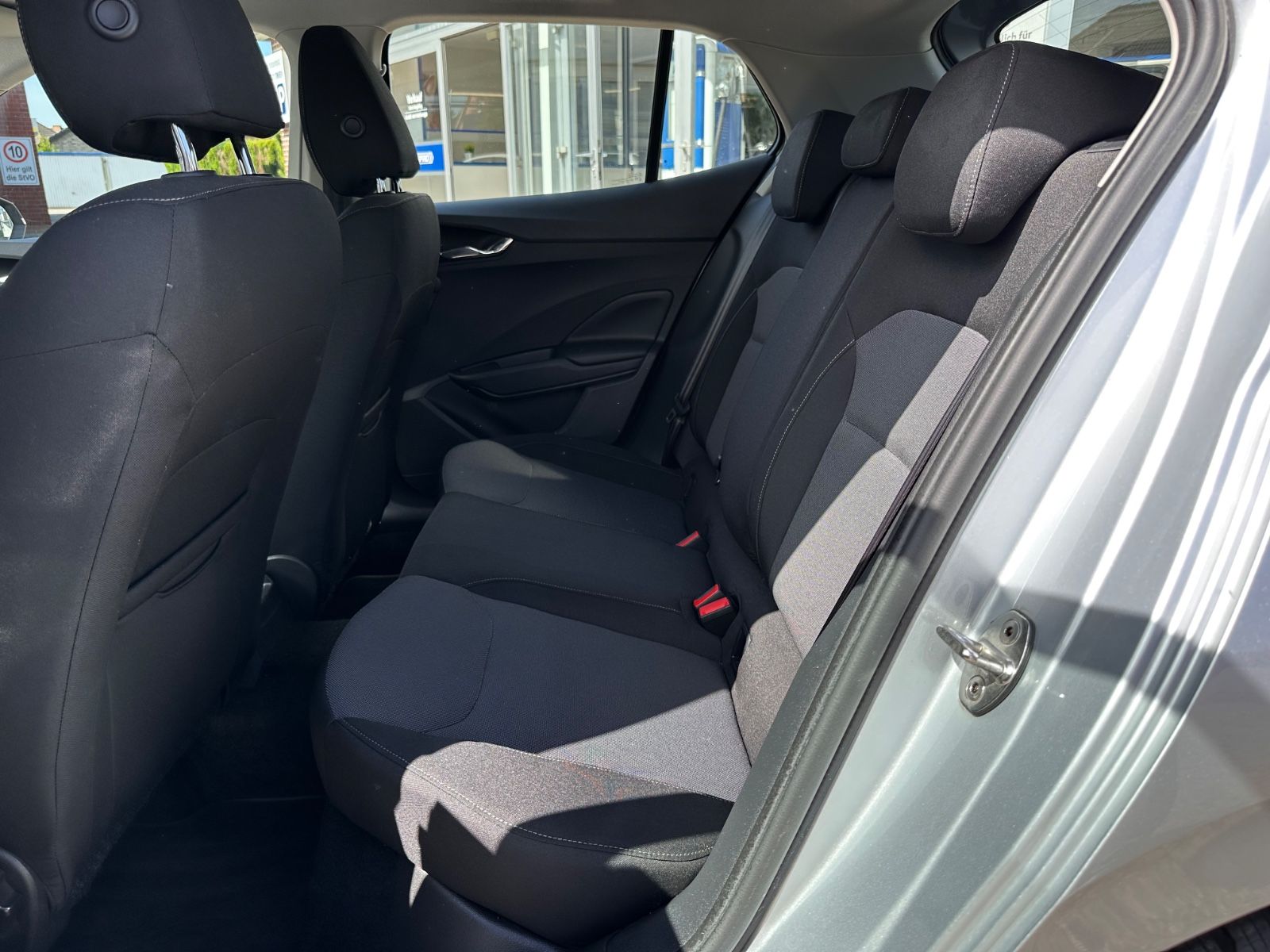 Fahrzeugabbildung SKODA Fabia 1.0 MPI Ambition APP/Klima/GJR