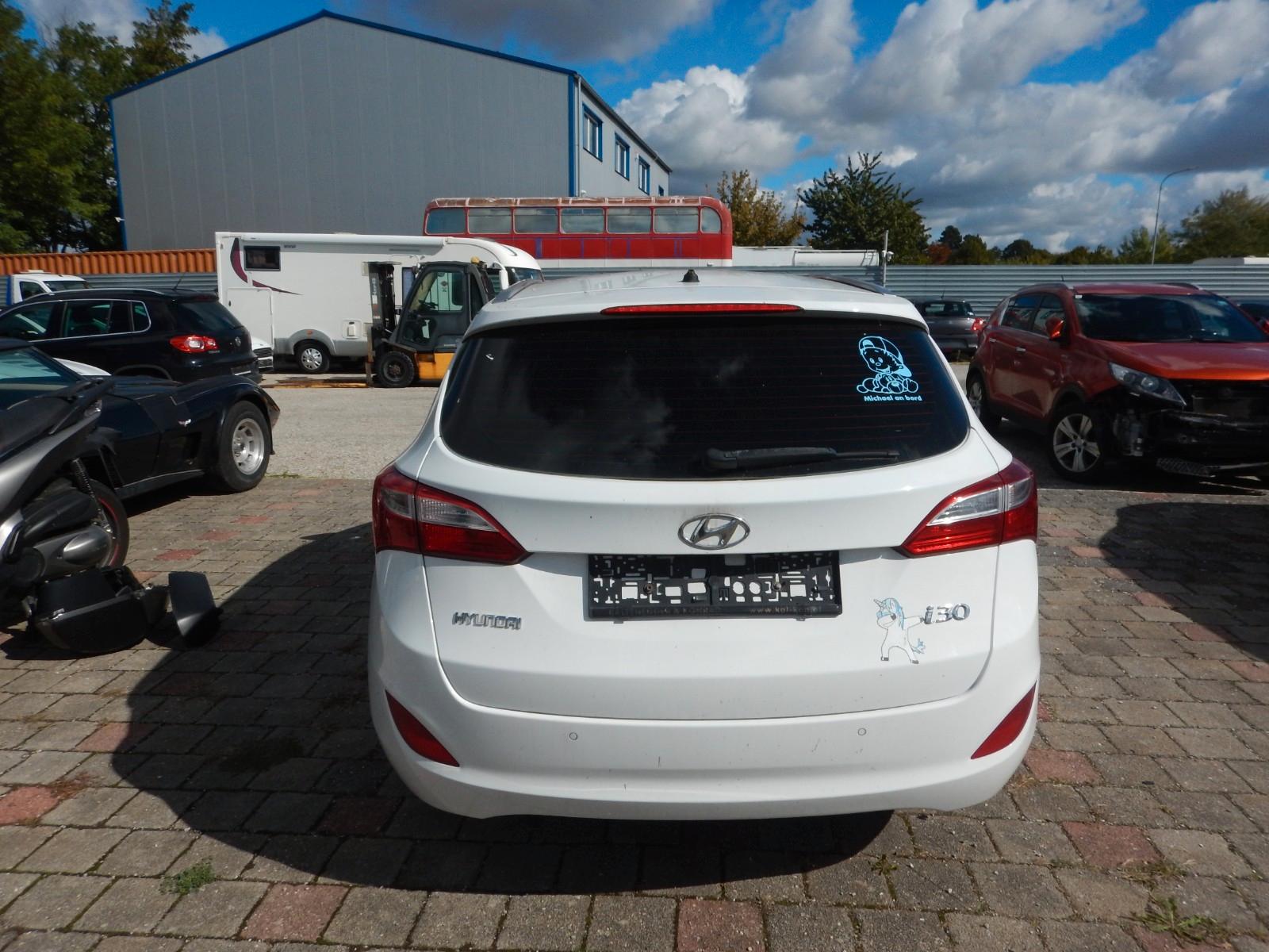 Hyundai i30 2015 — photo 16