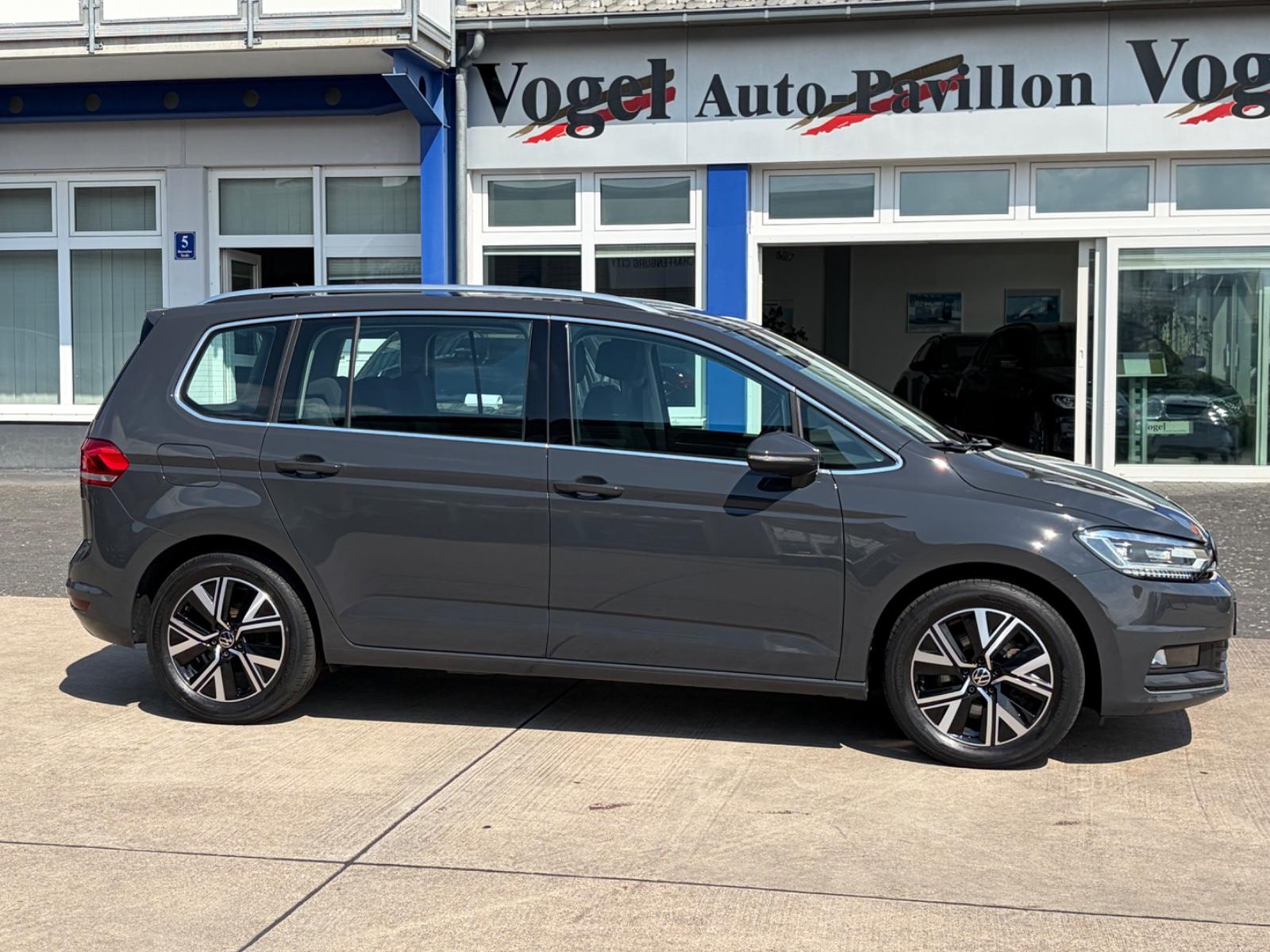 Volkswagen Touran Highline AUT/NAVI/LED/STANDHEIZ/1.Hd!