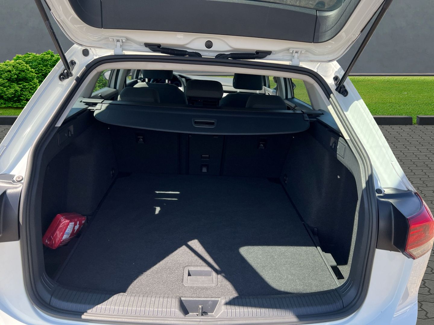 Golf VIII 2.0 TDI Life (EURO 6d) AHK-klappbar Na
