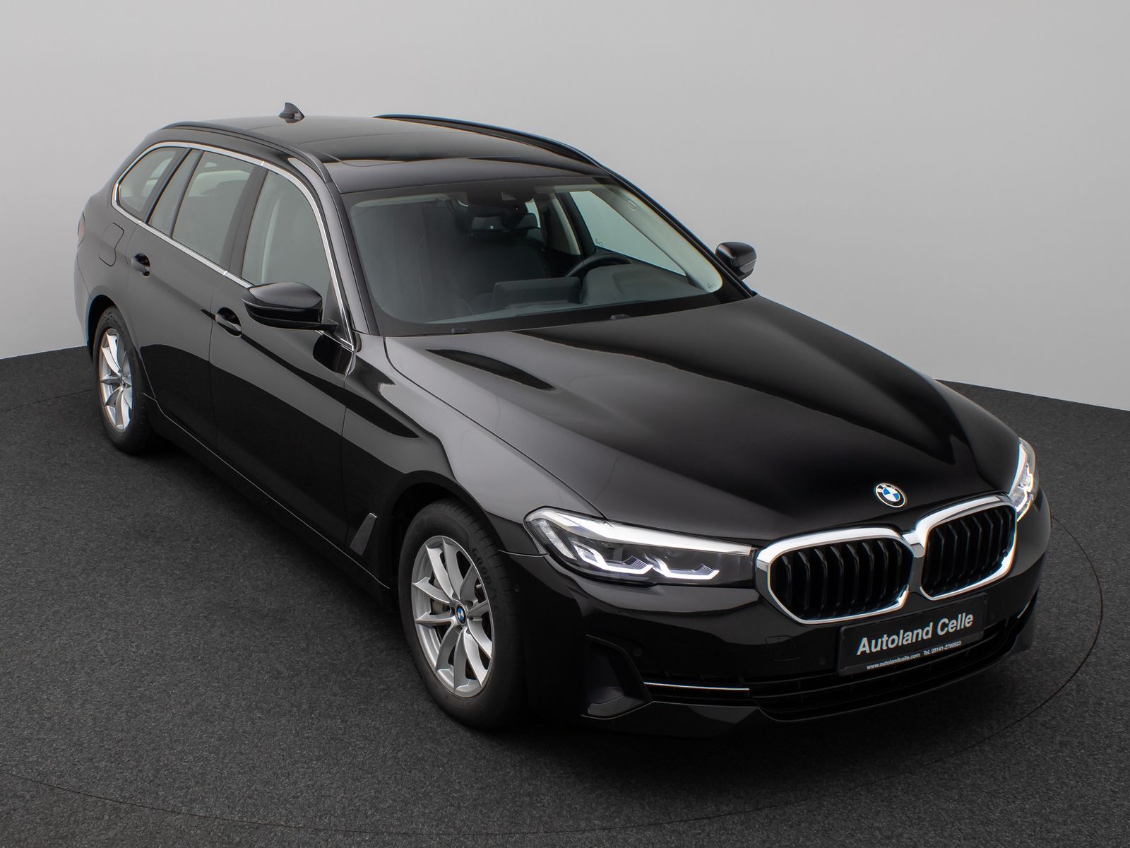 Fahrzeugabbildung BMW 530d Panorama Kamera DAB HiFi DrivAssist Komfort