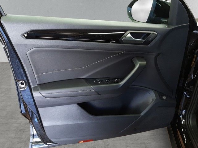 Fahrzeugabbildung Volkswagen T-Roc Black Style 2.0TDI DSG AHK Matrix Massage
