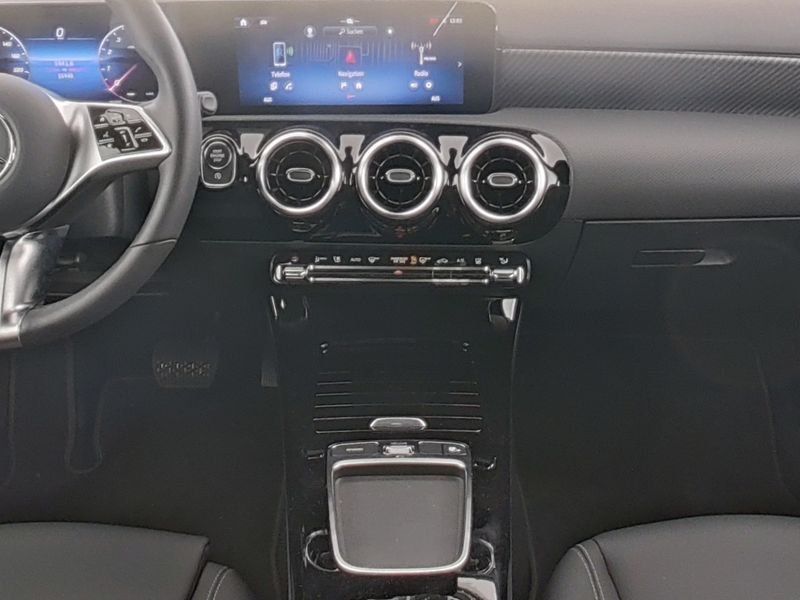 Fahrzeugabbildung Mercedes-Benz A 200 PROGRESSIVE*FAP*STANDHEIZUNG*DISTRONIC