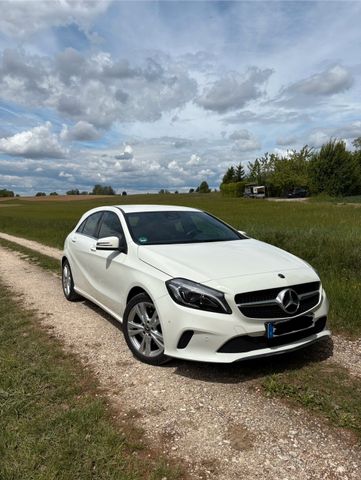 MERCEDES-BENZ A 200 AHK/Business-Paket/Licht- &amp; Sicht-Paket
