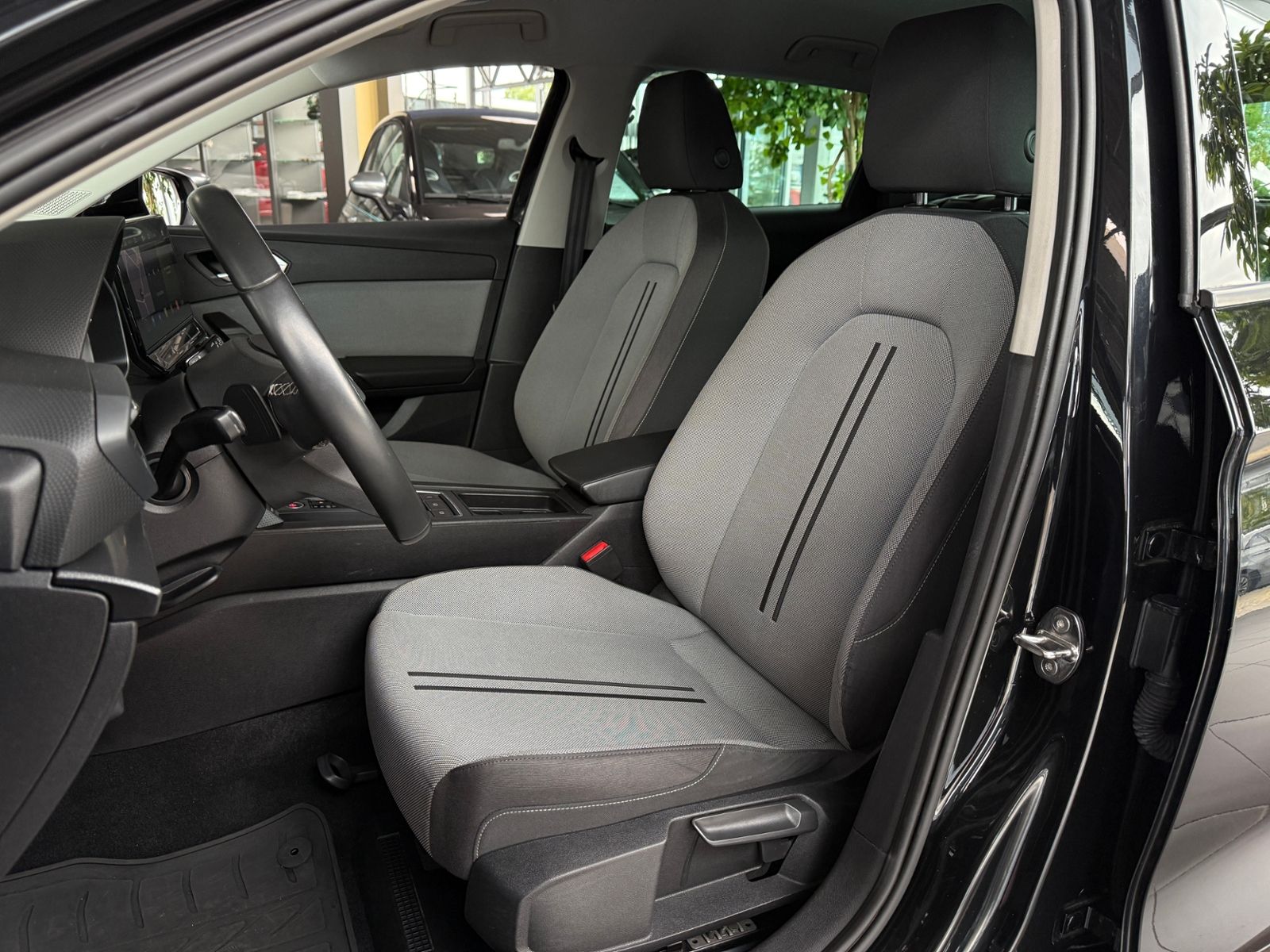 Fahrzeugabbildung SEAT Leon Sportstourer Style LED NAVI ALU