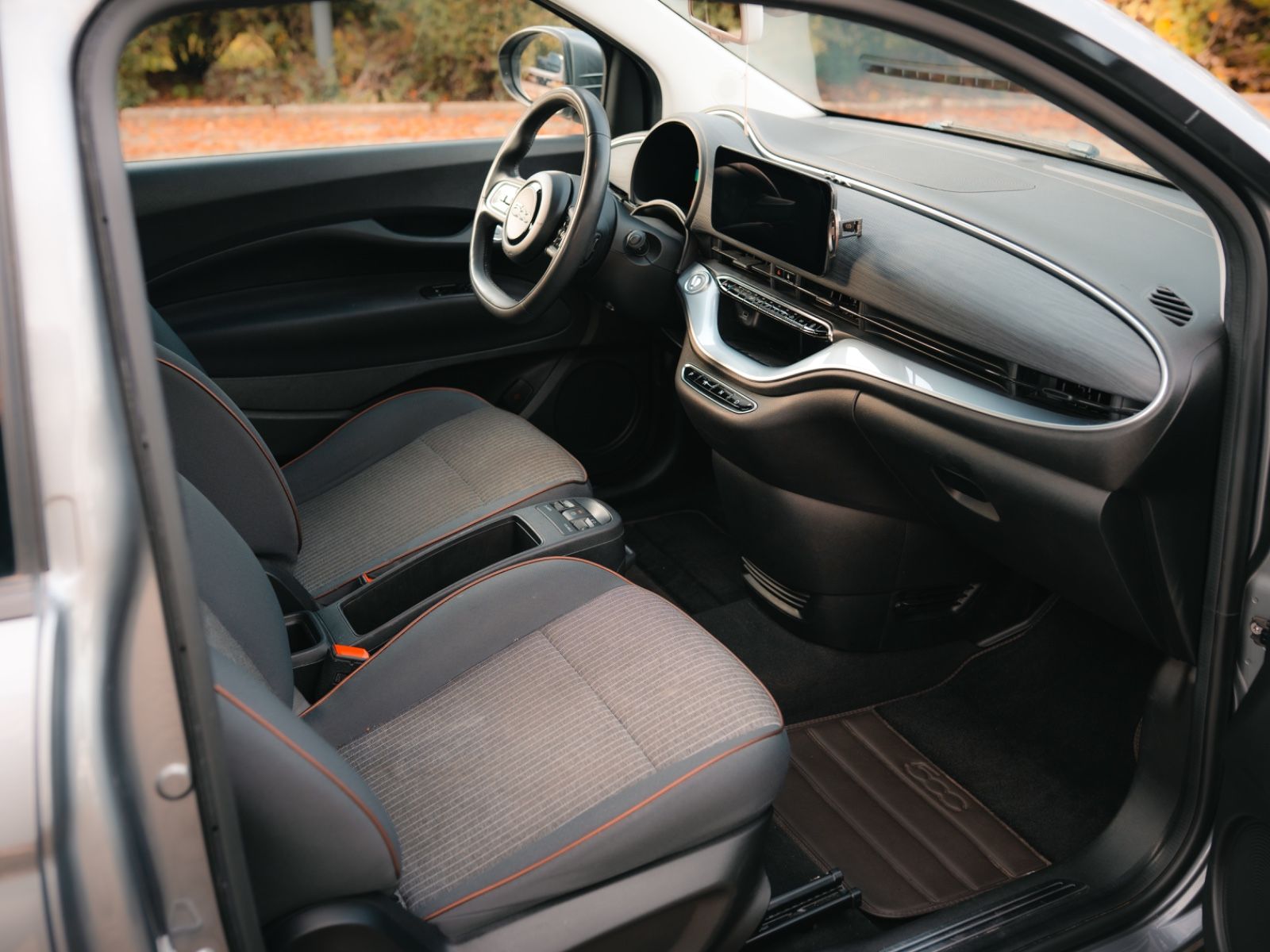 Vehicle photo 10