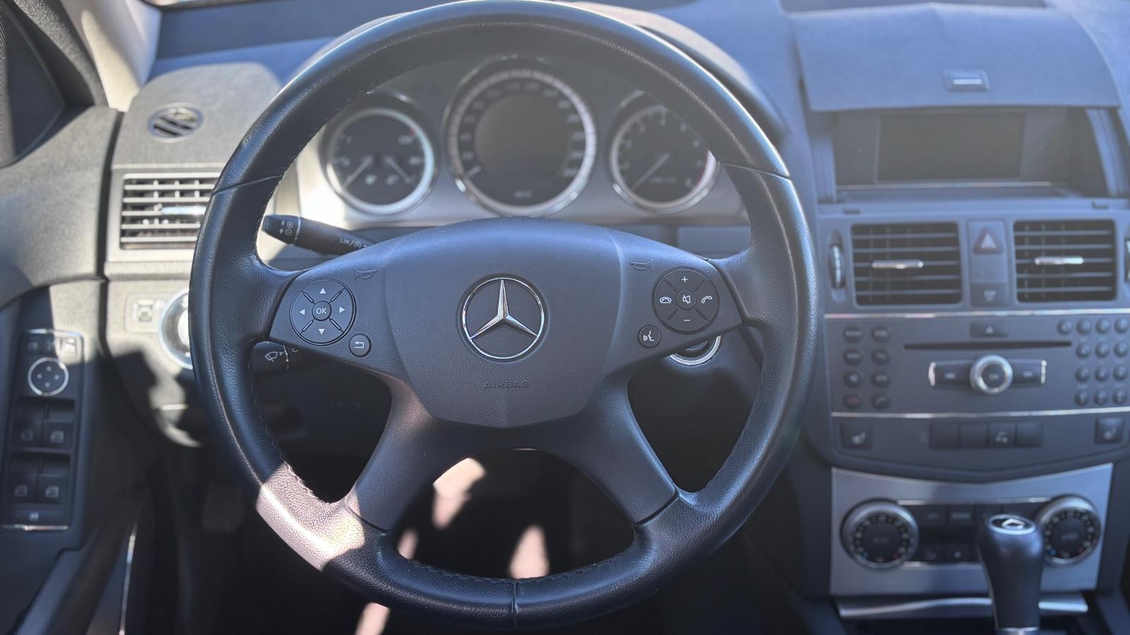 Mercedes-Benz C200 2009 — photo 12