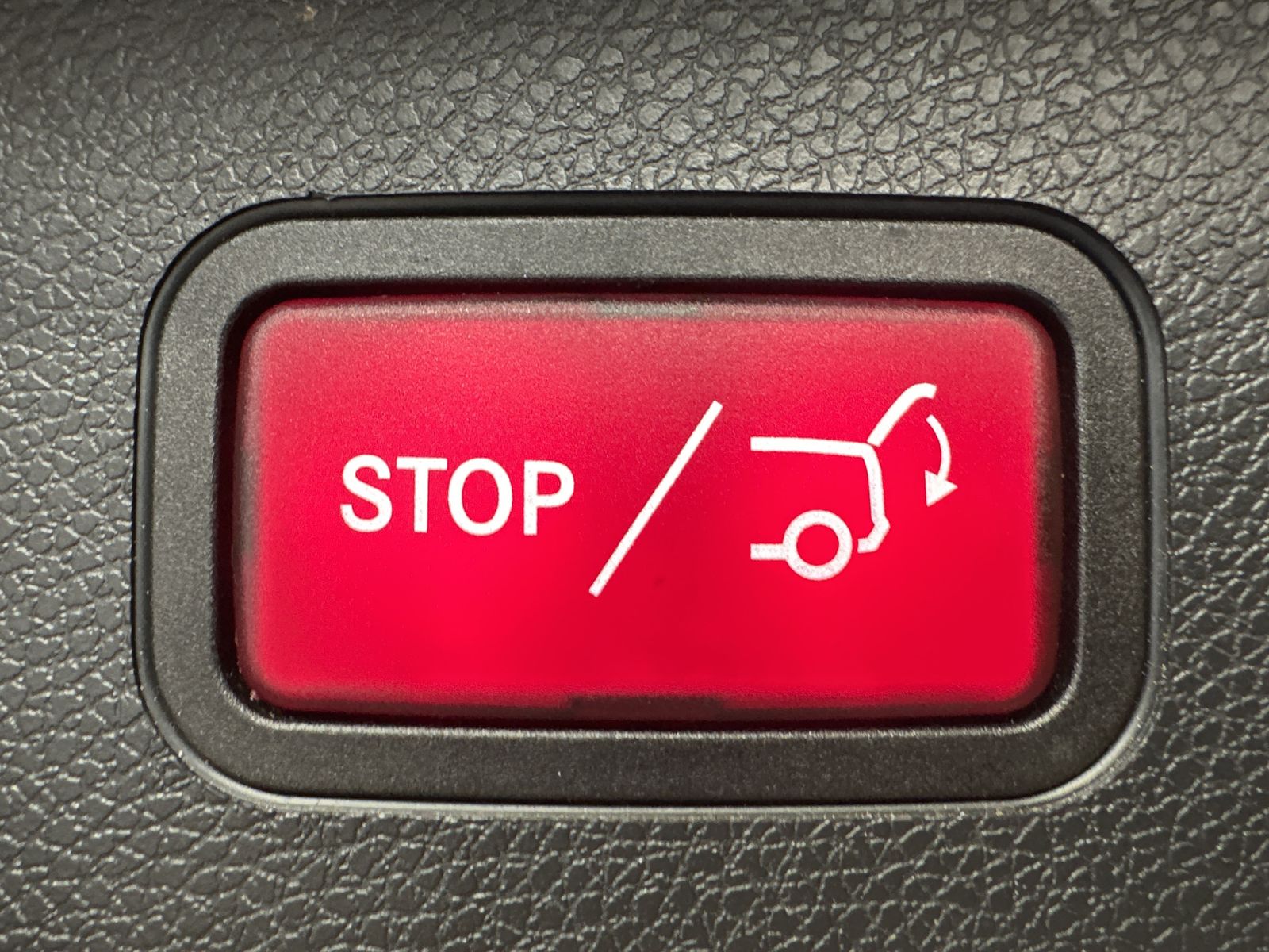 Fahrzeugabbildung Mercedes-Benz E 300de T Avantgarde NAV+LED+PANORAMA+HUD+AHK