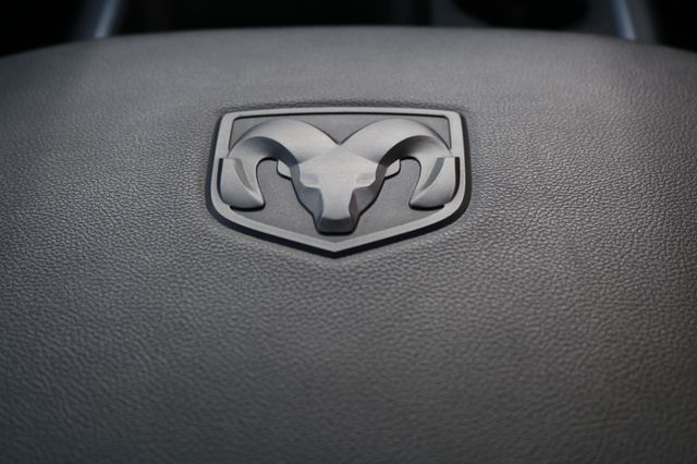 RAM 1500 5.7 V8 Crew Cab Black/PANO/KAMERA/NAVI – Vorschau 31