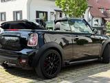 MINI John Cooper Works Cabrio John Cooper Works - schwarze MINI Cabrio Serie