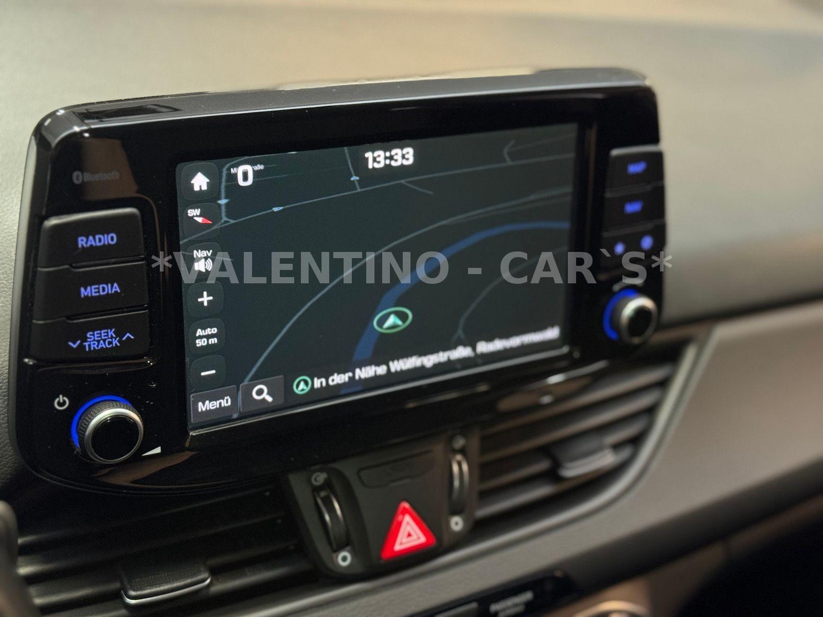 Hyundai i30 cw Family + Nav/Kamera/Temp/Shz/Lhz/Pano/Led