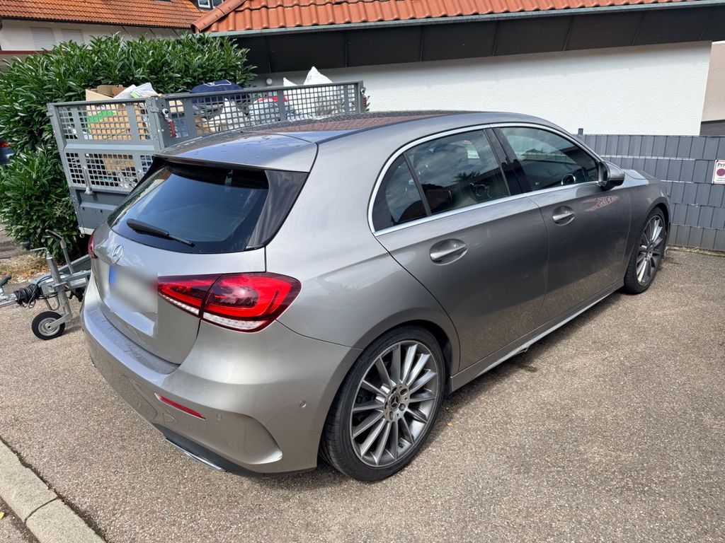 Image of Mercedes-Benz E 220