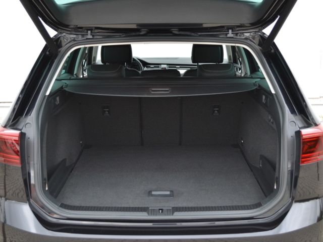 Passat Variant 2.0 TDI DSG Elegance AHK/MATRIX/1