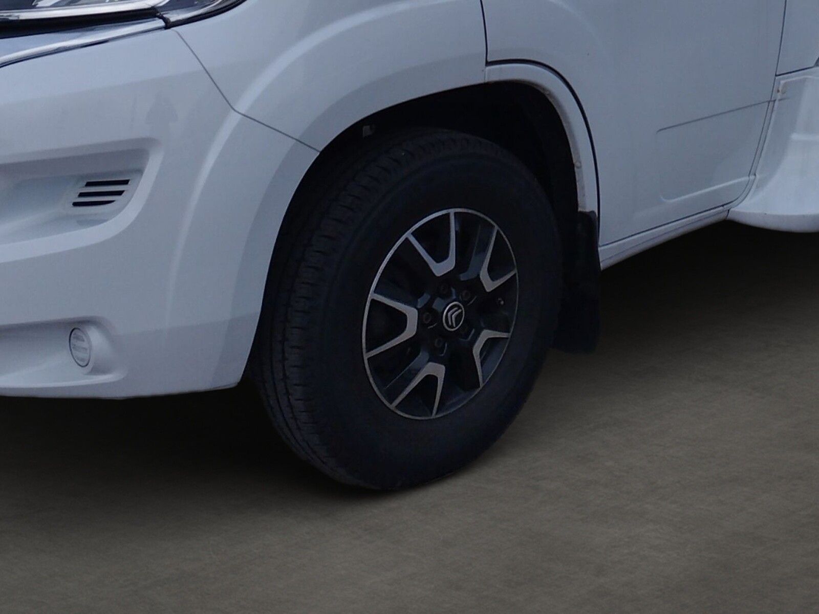 Fahrzeugabbildung Mooveo Tei 74 EB