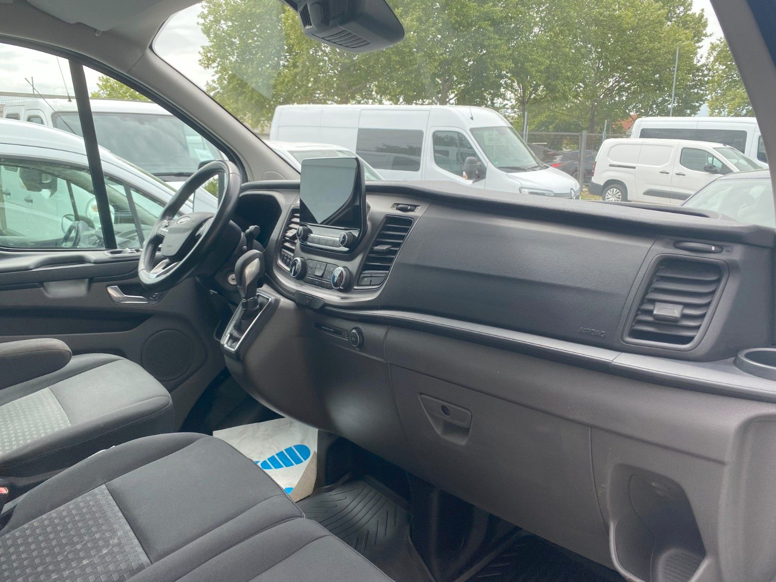 Fahrzeugabbildung Ford Transit Custom Kasten 300 L2 Trend,AHK,Automatic