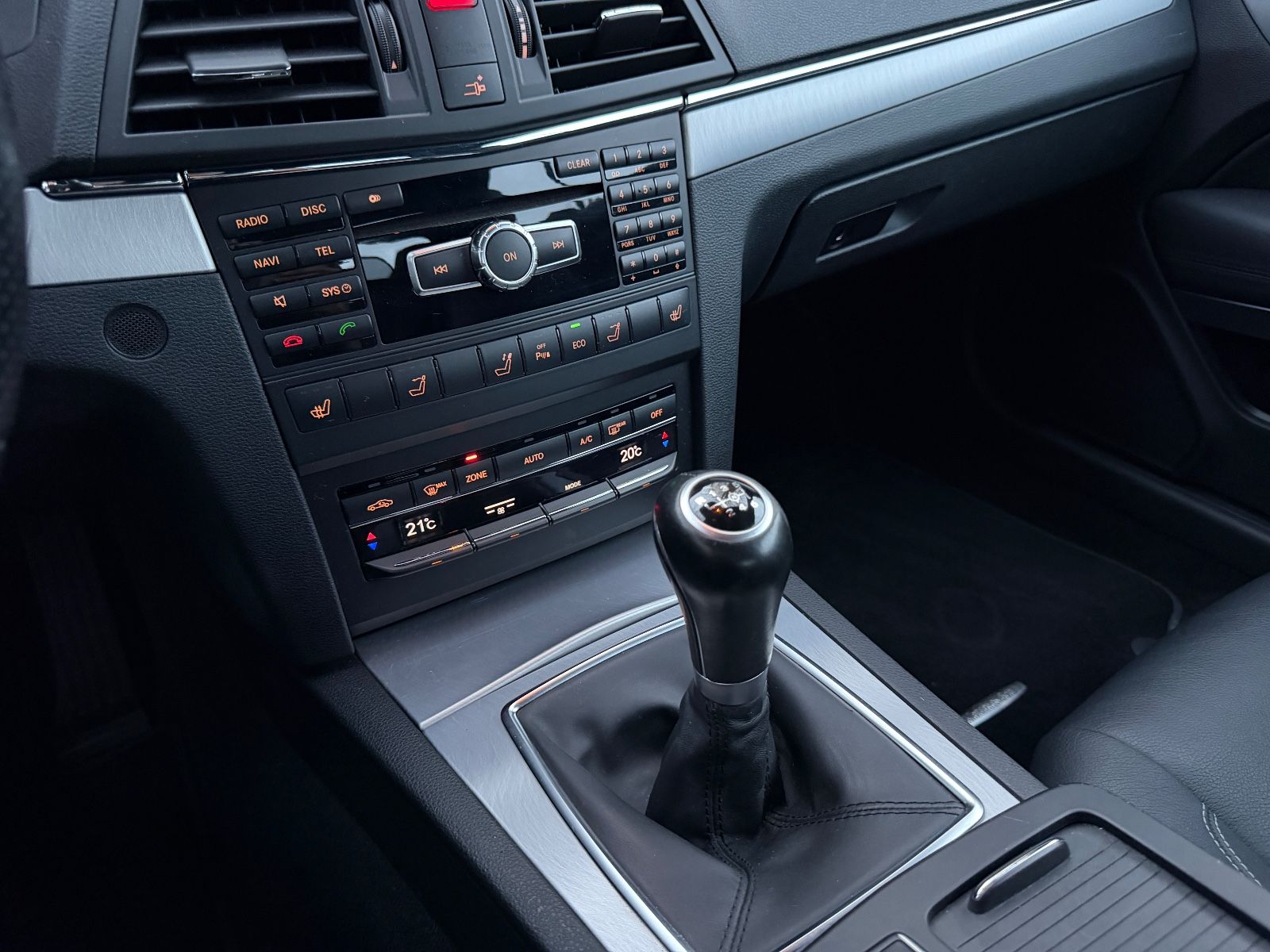 Fahrzeugabbildung Mercedes-Benz E 220 CDI Cabrio AIRSCARF*BIXENON*HARMANKARDON