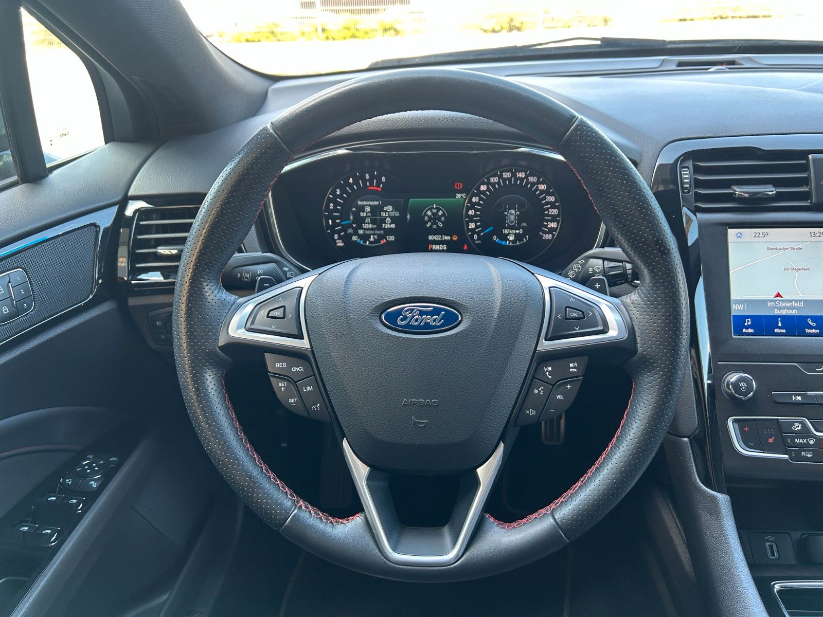 Fahrzeugabbildung Ford Mondeo Turnier ST+AWD+AHK+SportfahrW+TotW