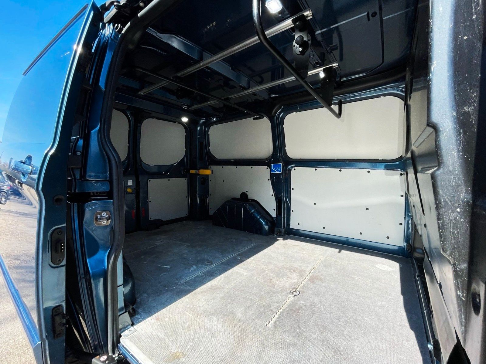Fahrzeugabbildung Ford Transit Custom 290 SPORT NAVI SITZH AHK tLEDER