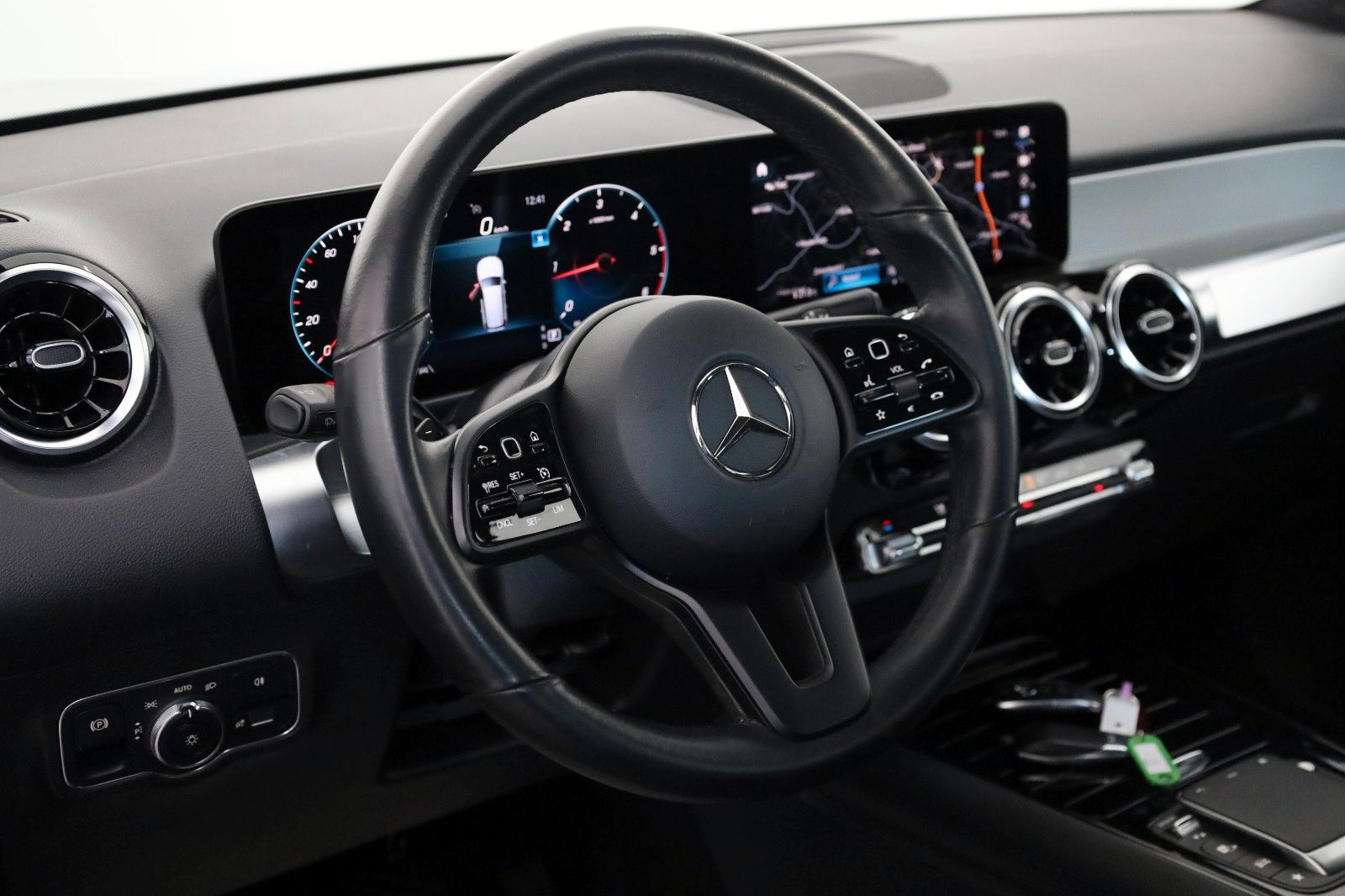 Fahrzeugabbildung Mercedes-Benz GLB 200d Style T.Leder,Navi,LED,SH,Park Paket