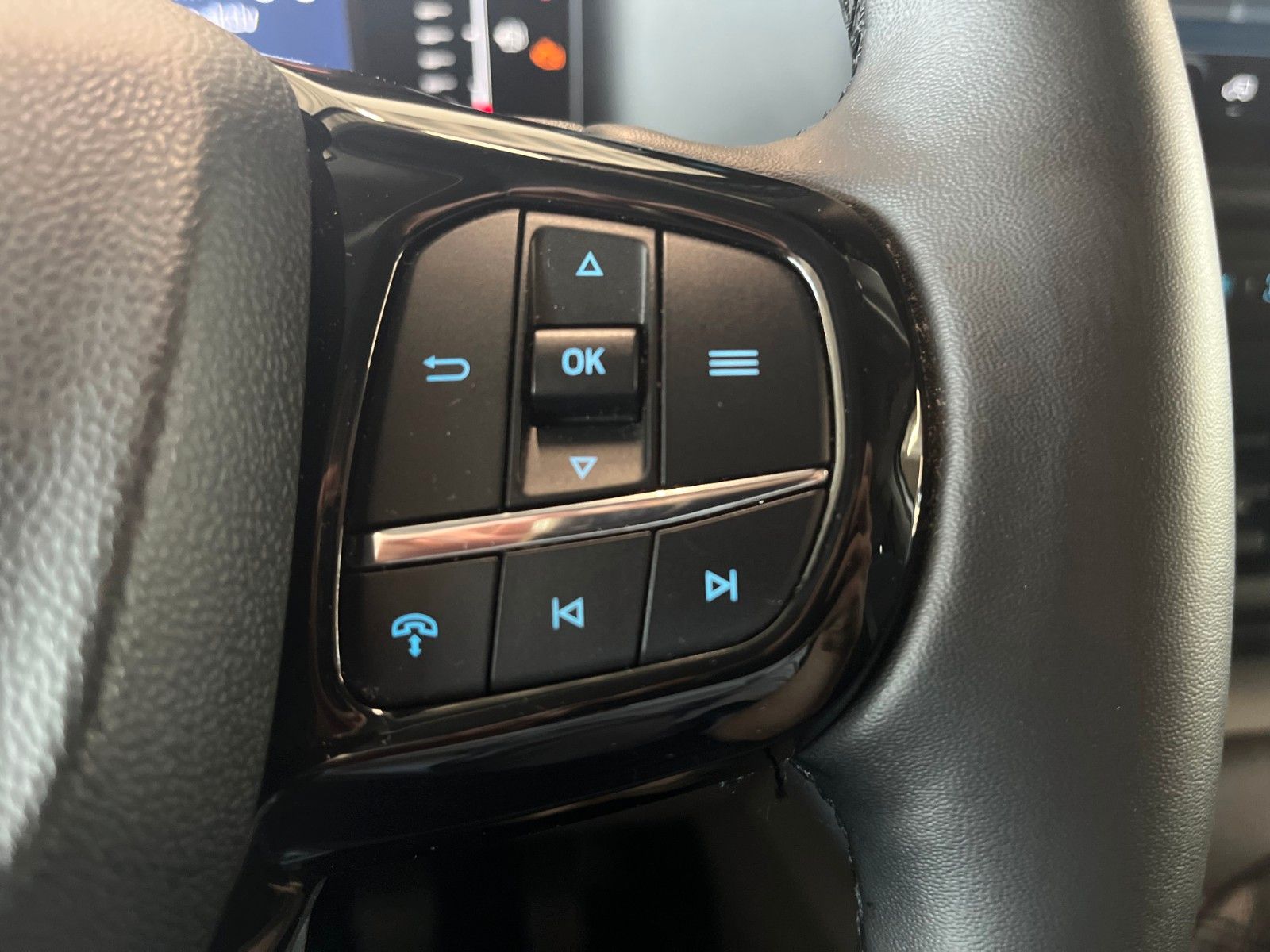 Fahrzeugabbildung Ford Transit Custom L1 TREND LED NAVI CAM ACC SHZ uvm