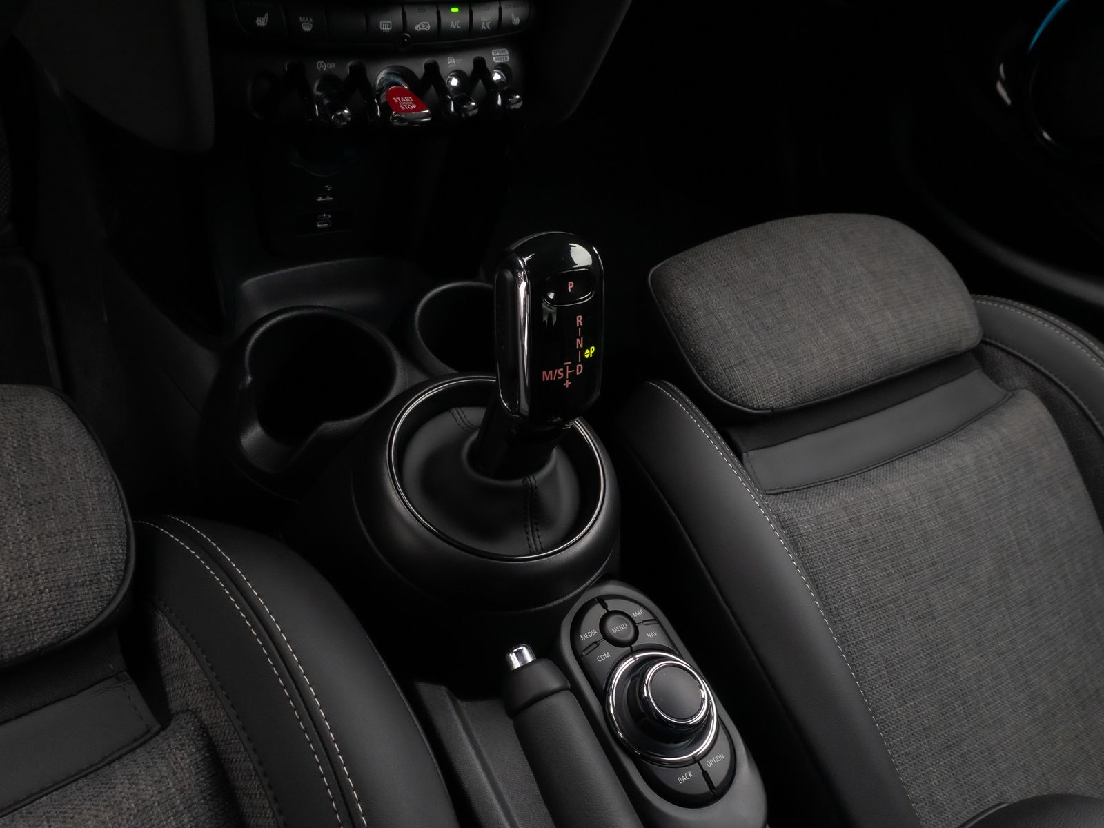 Fahrzeugabbildung MINI Cooper Trim Kamera DAB Komfort Leder Sport LED