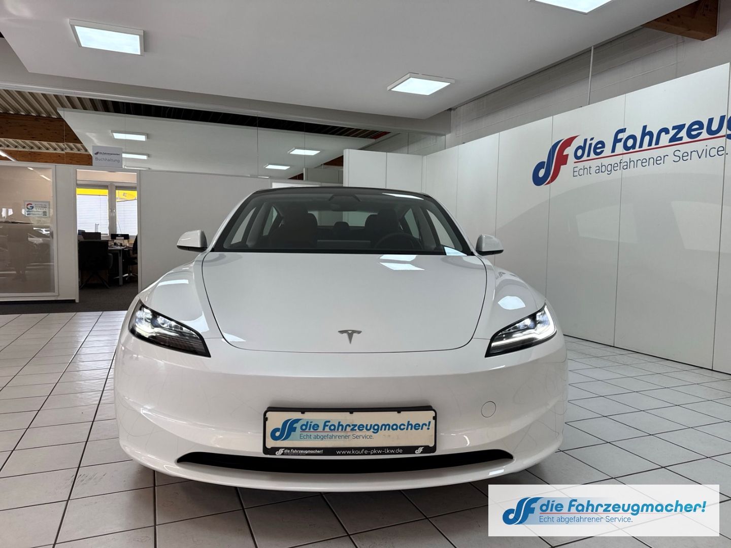 Fahrzeugabbildung Tesla Model 3 Basis RWD Leder Soundsystem ACC El. Heck