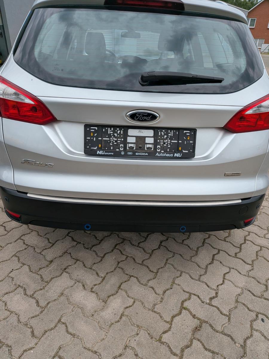 Ford Focus 2012 — interior