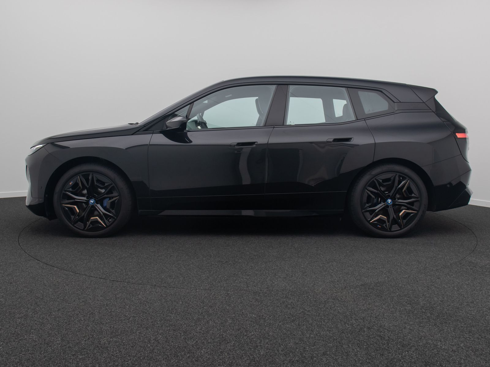 Fahrzeugabbildung BMW iX xD50 Sport Panoram 360&deg;DAB H/K AHK SoftCL 22"