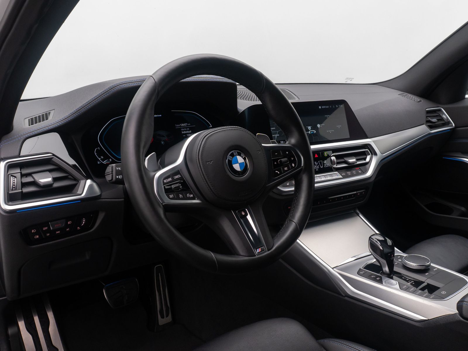 Fahrzeugabbildung BMW 330e xD M Sport DAB Laser AHK HUD Kamera Alarm