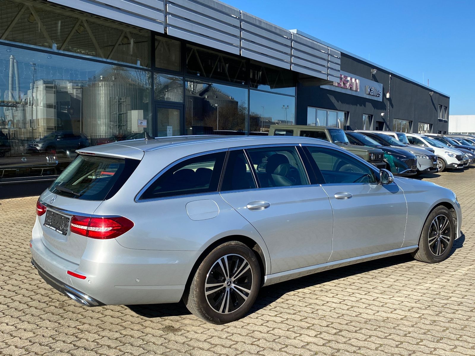 Fahrzeugabbildung Mercedes-Benz E 220d  T-Modell Avantgarde SHZ+KAM+NAVI+TÜV-NEU