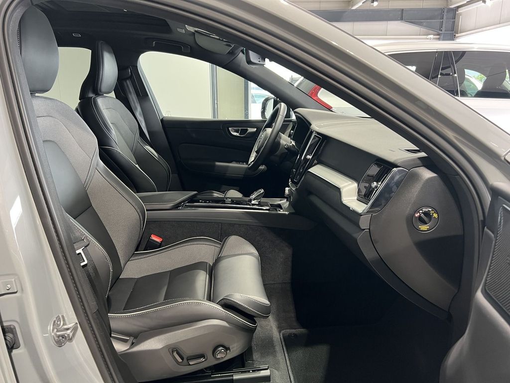 Volvo XC60 T6 Plus Dark Recharge AWD ACC BLIS AHK LED