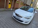 Opel Astra j , 4 türer , Limo - Opel Astra Gebrauchtwagen Türer